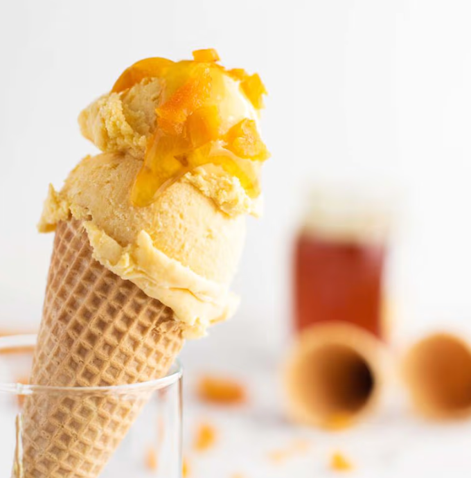 Crème glacée à l’abricot (en conserve) et au miel